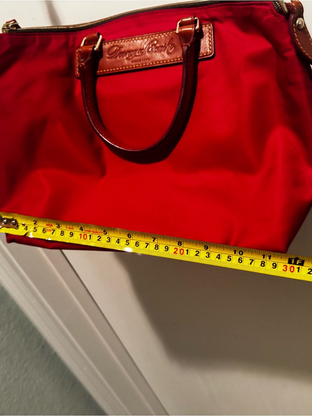 Dooney & Bourke Red tote bag trimmed in leather - Picture 4 of 7